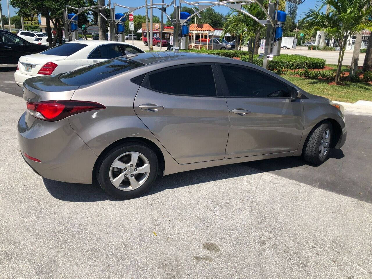 2015 HYUNDAI Elantra Sedan - $9,900