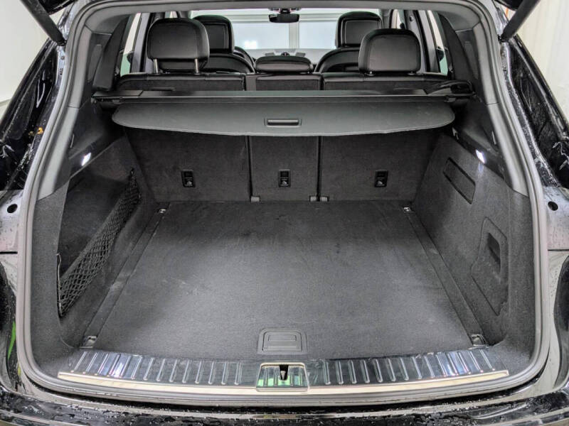 2022 Porsche Cayenne Platinum Edition