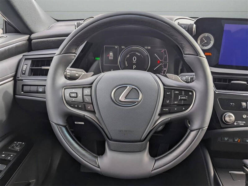 2025 Lexus ES 300h Luxury