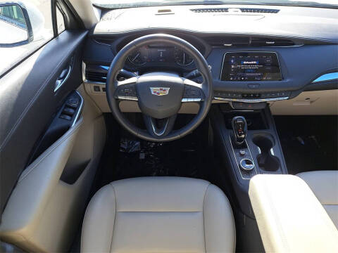 2022 Cadillac XT4 Luxury