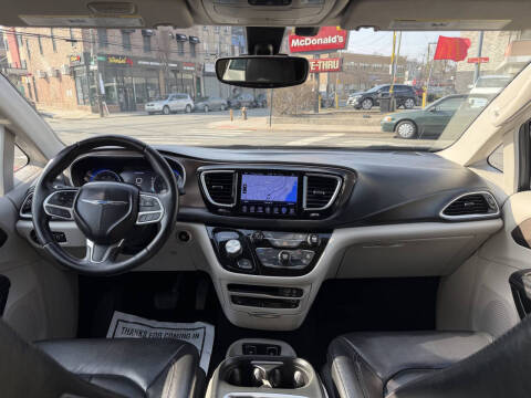 2017 Chrysler Pacifica Touring-L Plus