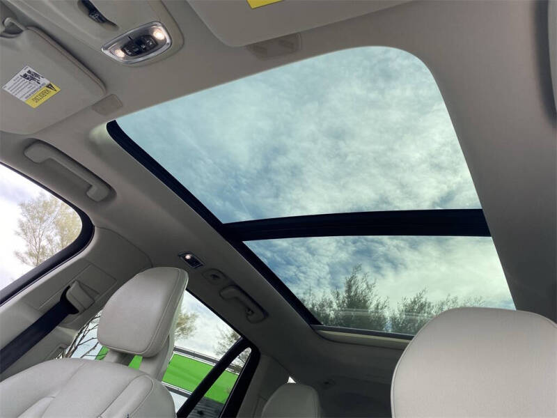 2016 Volvo XC90 T5 Momentum