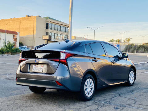 2022 Toyota Prius LE