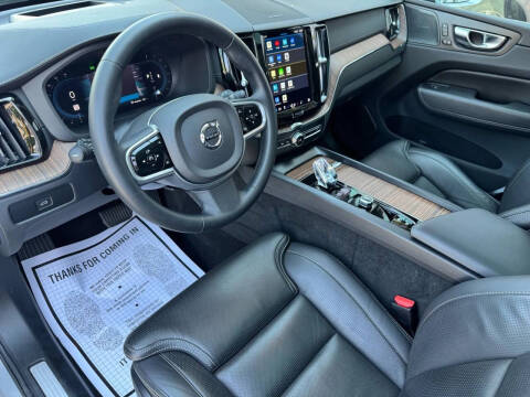2023 Volvo XC60 B5 Ultimate Bright Theme