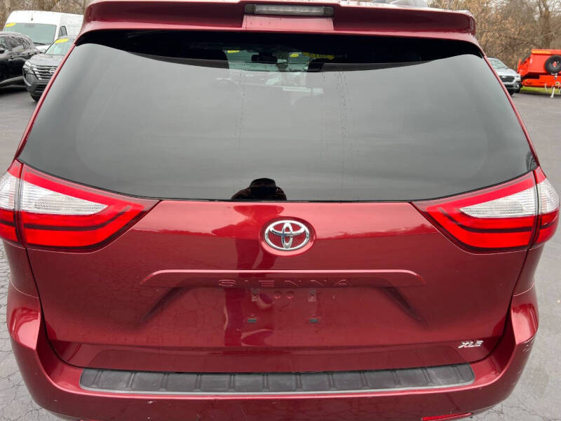 2018 Toyota Sienna XLE 8-Passenger