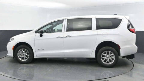 2024 Chrysler Pacifica Touring