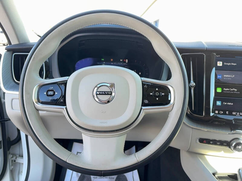 2023 Volvo XC60 B5 Ultimate Bright Theme