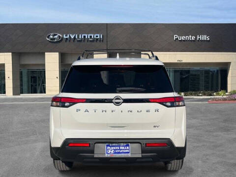 2024 Nissan Pathfinder SV