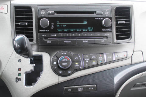 2013 Toyota Sienna SE 8-Passenger