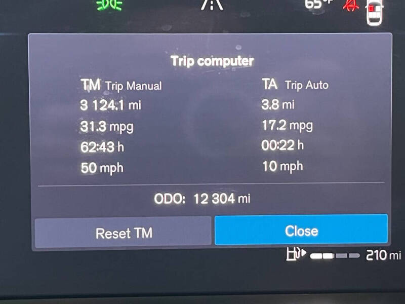 2025 Volvo XC40 B5 Core Bright Theme