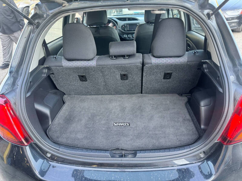 2016 Toyota Yaris 5-Door LE