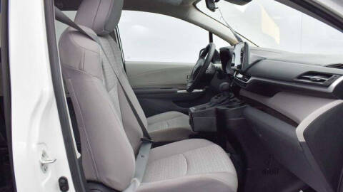 2024 Toyota Sienna LE 8-Passenger