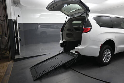 2024 Chrysler Pacifica Touring L