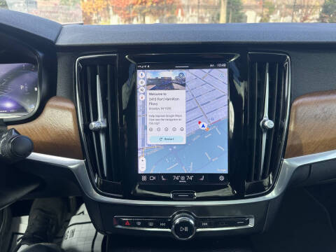 2022 Volvo S90 B6 Momentum