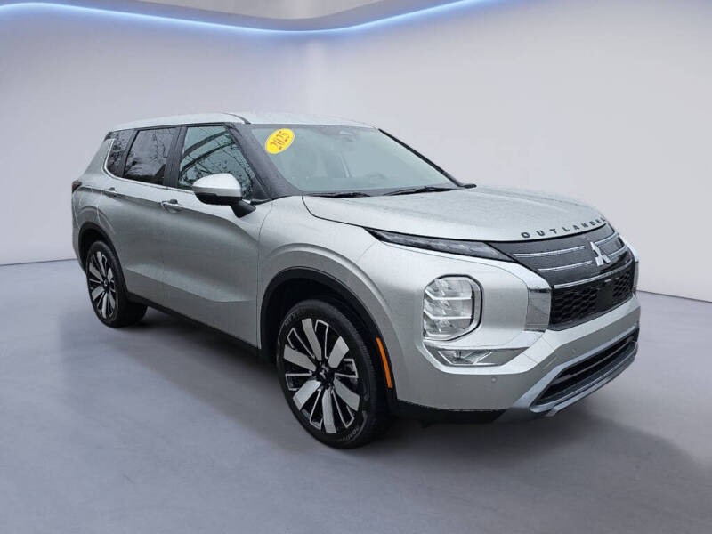 2025 Mitsubishi Outlander SE's photo