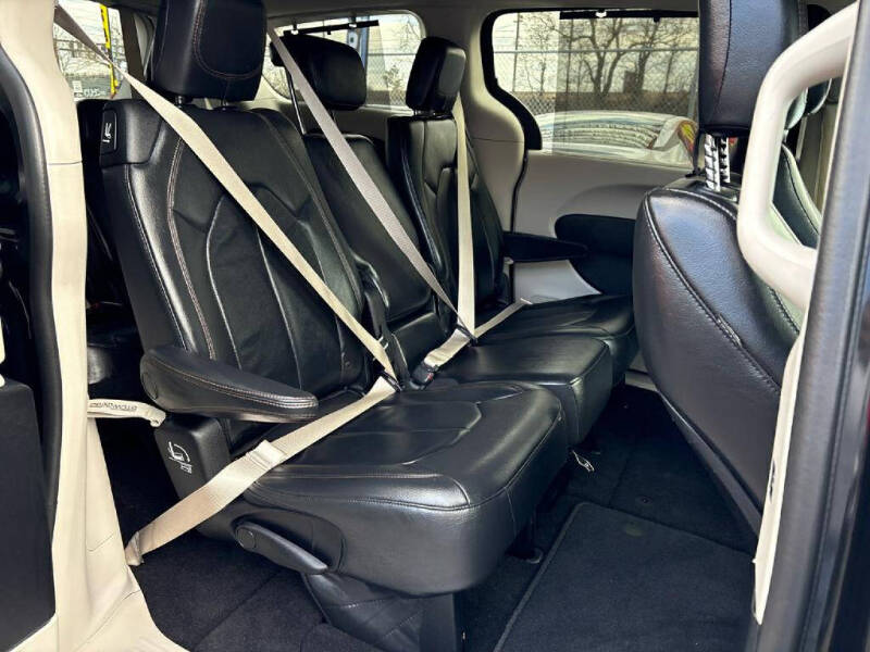 2017 Chrysler Pacifica Touring-L