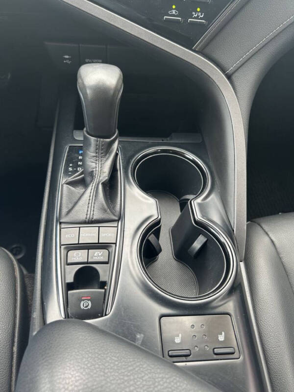 2019 Toyota Camry Hybrid