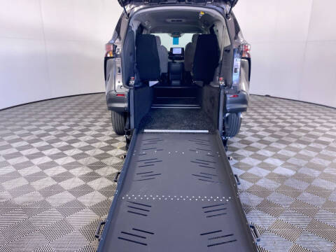 2023 Toyota Sienna LE 8-Passenger