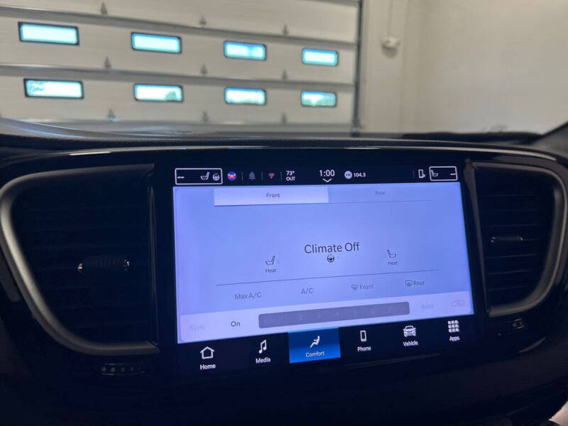 2025 Chrysler Pacifica Select