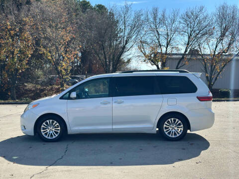 2015 Toyota Sienna XLE 7-Passenger Auto Access Seat