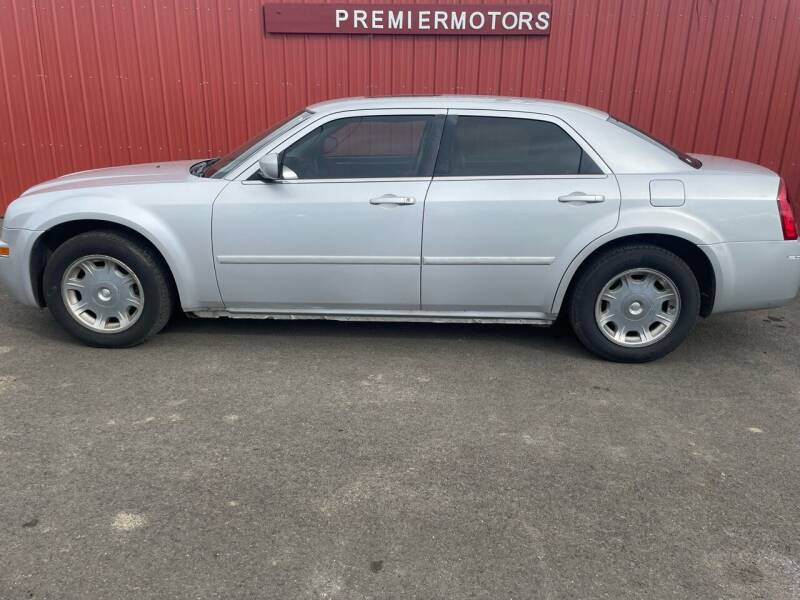 2005 Chrysler 300 for sale at PREMIERMOTORS  INC. in Milton Freewater OR