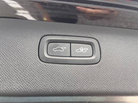 2023 Volvo XC90 Recharge T8 Ultimate Dark Theme