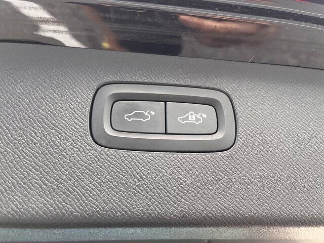 2023 Volvo XC90 Recharge T8 Ultimate Dark Theme