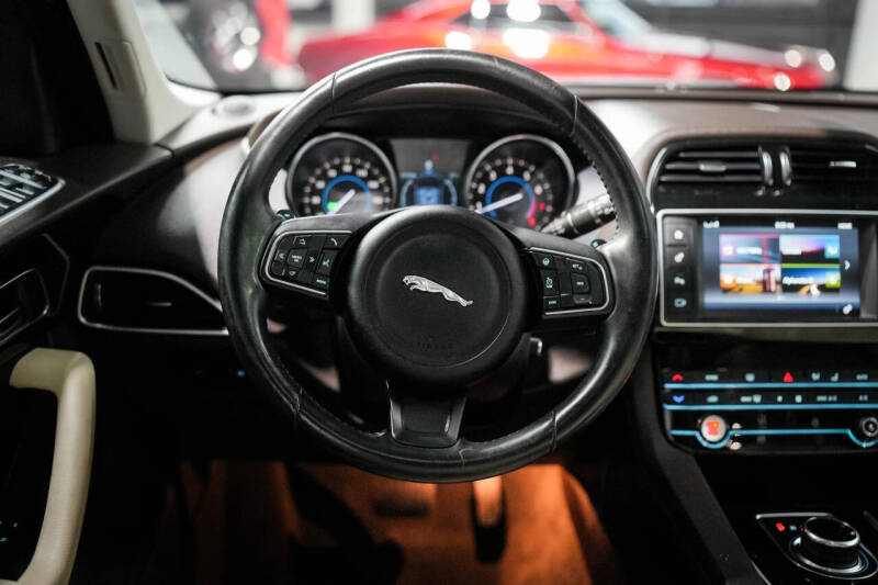 2017 Jaguar F-PACE 35t Prestige