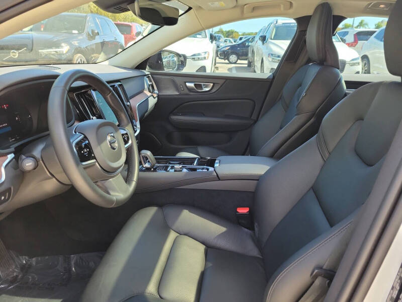 2024 Volvo S60 Recharge T8 Plus Dark Theme