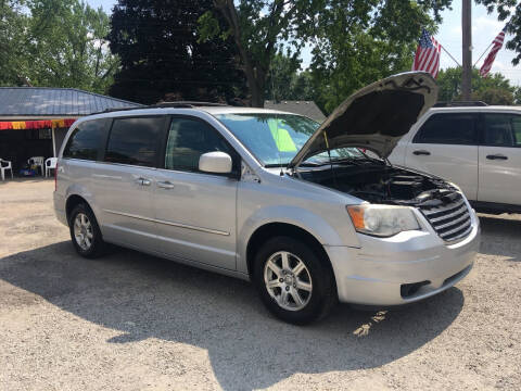 2009 Chrysler Town and Country for sale at Antique Motors in Plymouth IN