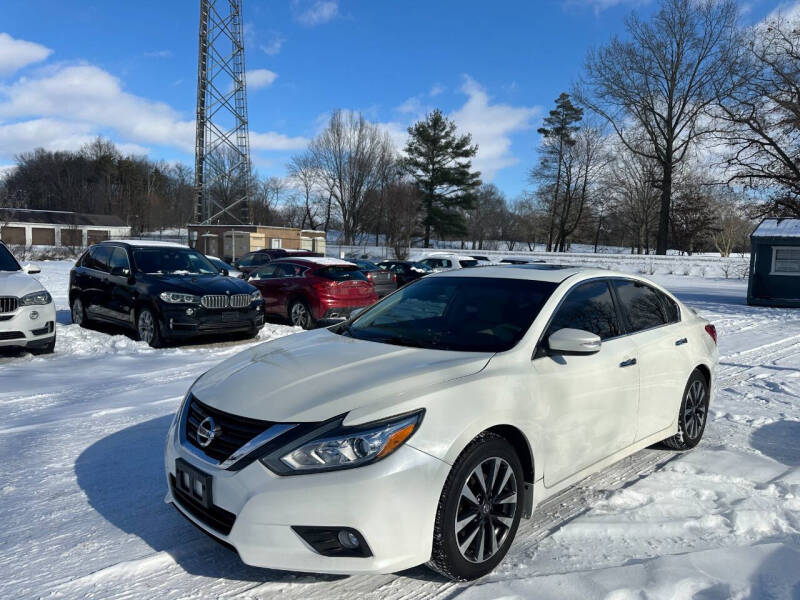 2016 Nissan Altima for sale at Lake Auto Sales in Hartville OH