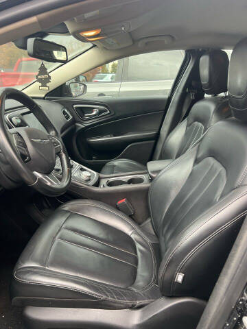 2017 Chrysler 200 Limited