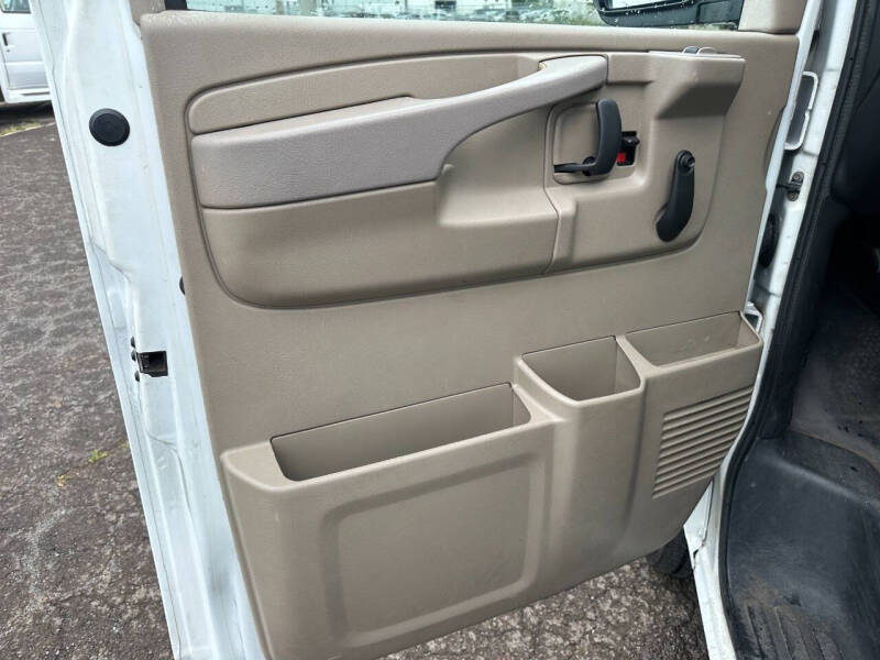 2012 Chevrolet Express Cargo Work Van - Photo 14