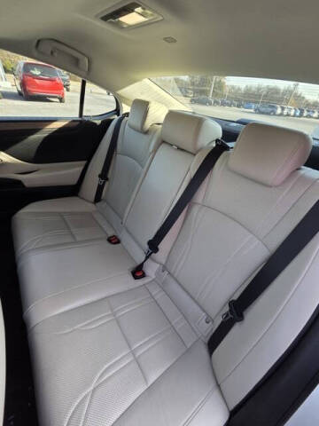 2024 Lexus ES 300h Luxury