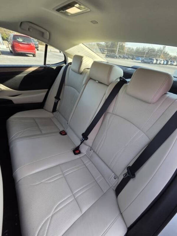 2024 Lexus ES 300h Luxury