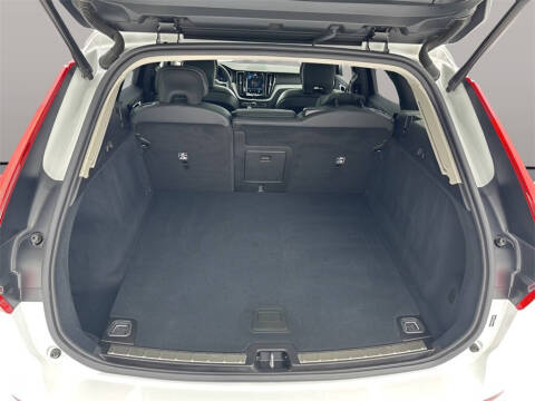 2025 Volvo XC60 B5 Plus Dark Theme