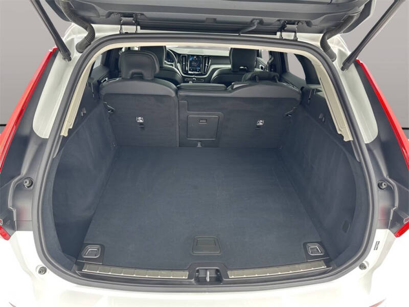 2025 Volvo XC60 B5 Plus Dark Theme