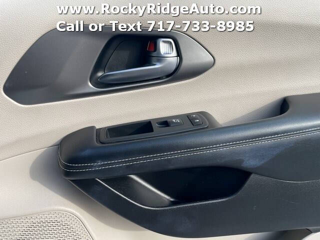 2022 Chrysler Pacifica Hybrid Touring L