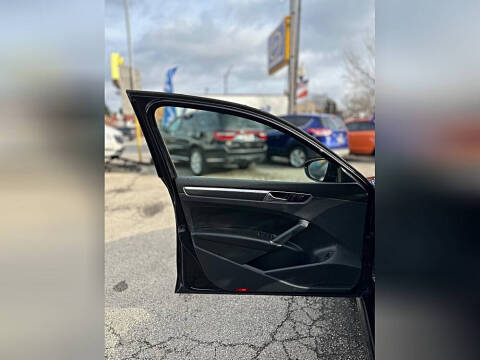 2018 Volkswagen Passat 2.0T R-Line