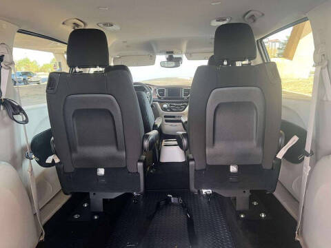 2024 Chrysler Voyager LX