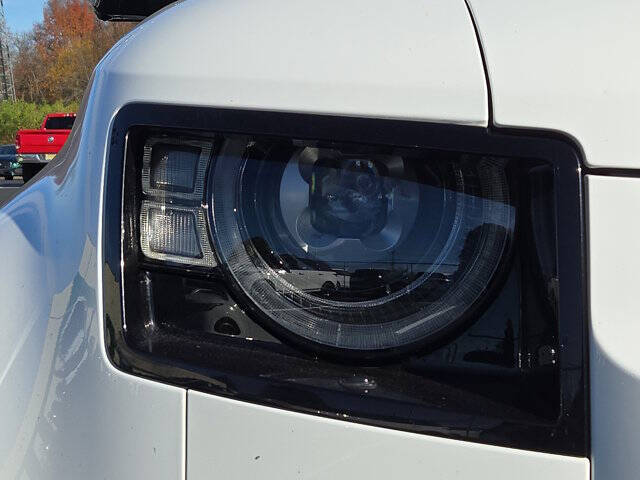 2024 Land Rover Defender 110 P400 X-Dynamic SE