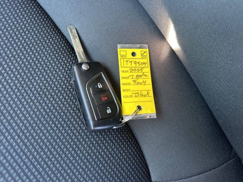 2025 Toyota RAV4 LE