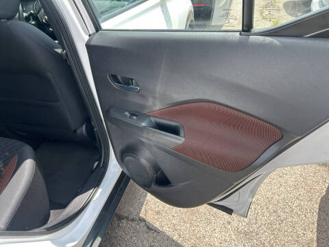 2021 Nissan Kicks SR