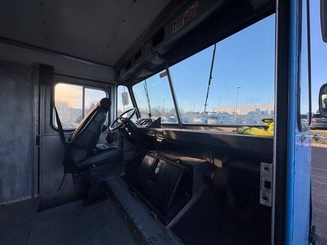 1999 Freightliner MT45 Chassis