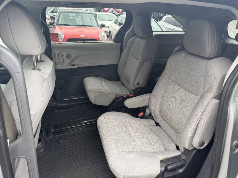 2023 Toyota Sienna LE 8-Passenger