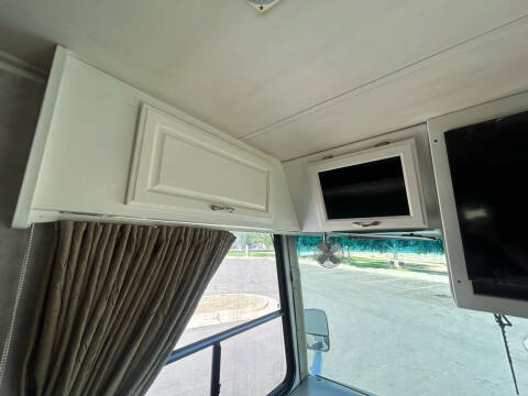 2005 Freightliner XCS Chassis