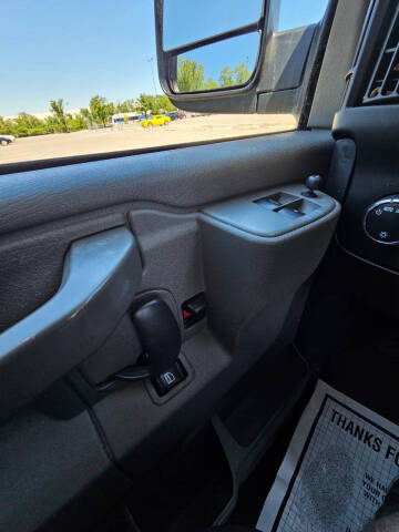 2017 GMC Savana 2500