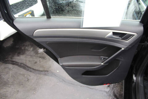 2017 Volkswagen Golf SportWagen