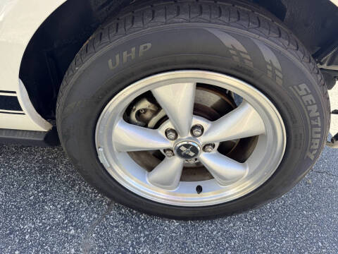 2007 Ford Mustang V6 Deluxe