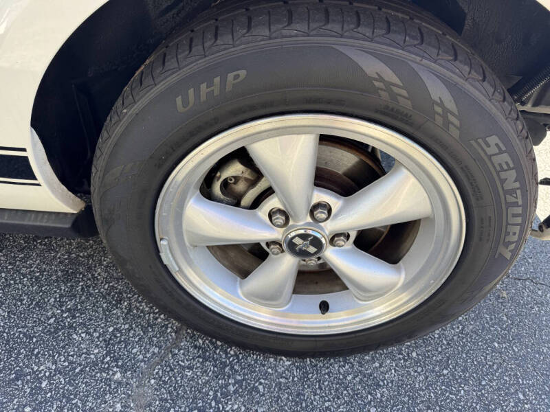 2007 Ford Mustang V6 Deluxe